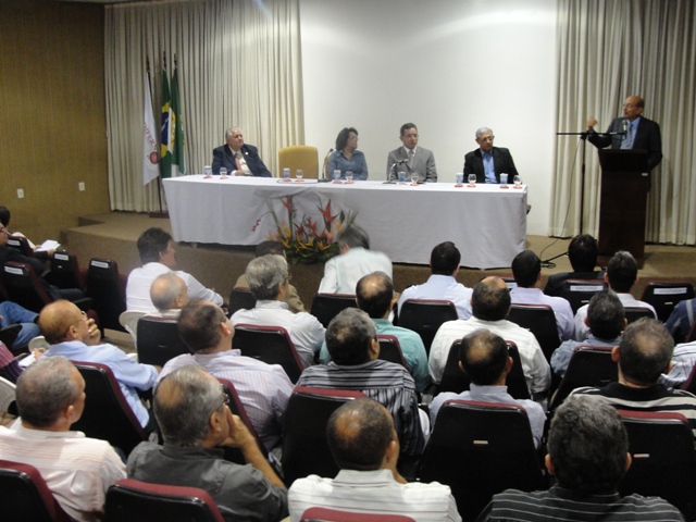 Imagem da notícia ÚLTIMO DIA DO PAINEL FISCO E SOCIEDADE RECEBE IBERÊ FERREIRA